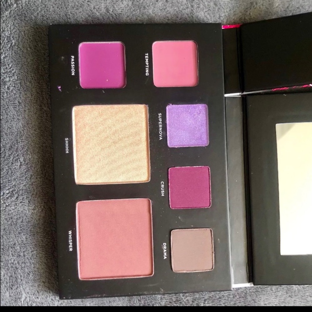 Deck of Scarlett eyeshadow palette-Belle Jorden